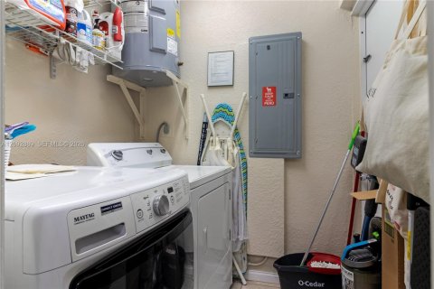 Touwnhouse à louer à South Miami, Floride: 3 chambres, 151.62 m2 № 2377170 - photo 29