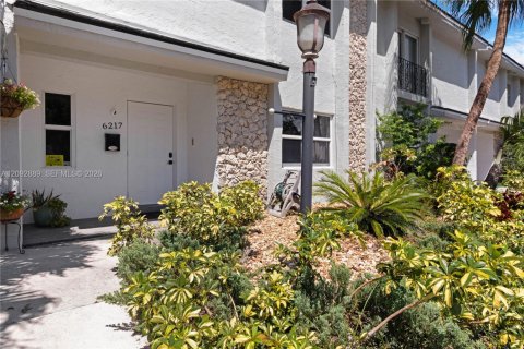 Touwnhouse à louer à South Miami, Floride: 3 chambres, 151.62 m2 № 2377170 - photo 3