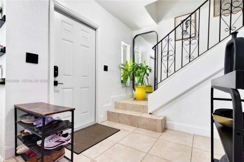 Touwnhouse à louer à South Miami, Floride: 3 chambres, 151.62 m2 № 2377170 - photo 4