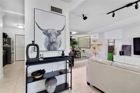 Touwnhouse à louer à South Miami, Floride: 3 chambres, 151.62 m2 № 2377170 - photo 6