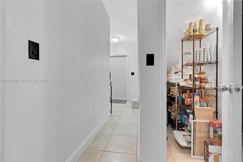 Touwnhouse à louer à South Miami, Floride: 3 chambres, 151.62 m2 № 2377170 - photo 28