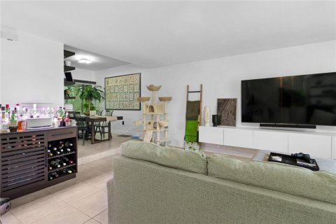 Touwnhouse à louer à South Miami, Floride: 3 chambres, 151.62 m2 № 2377170 - photo 10