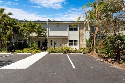 Touwnhouse à louer à South Miami, Floride: 3 chambres, 151.62 m2 № 2377170 - photo 2