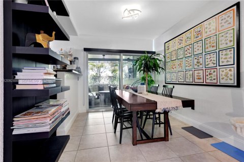 Touwnhouse à louer à South Miami, Floride: 3 chambres, 151.62 m2 № 2377170 - photo 12
