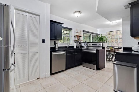 Touwnhouse à louer à South Miami, Floride: 3 chambres, 151.62 m2 № 2377170 - photo 15