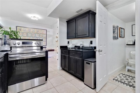 Touwnhouse à louer à South Miami, Floride: 3 chambres, 151.62 m2 № 2377170 - photo 16