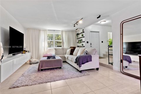 Touwnhouse à louer à South Miami, Floride: 3 chambres, 151.62 m2 № 2377170 - photo 9