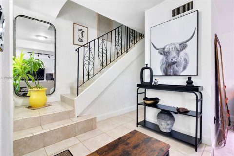 Touwnhouse à louer à South Miami, Floride: 3 chambres, 151.62 m2 № 2377170 - photo 5