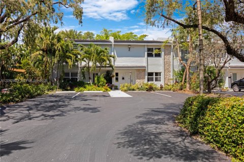 Touwnhouse à South Miami, Floride 3 chambres, 151.62 m2 № 2377170
