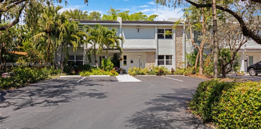 Touwnhouse à South Miami, Floride 3 chambres, 151.62 m2 № 2377170