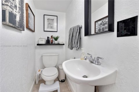 Touwnhouse à louer à South Miami, Floride: 3 chambres, 151.62 m2 № 2377170 - photo 24