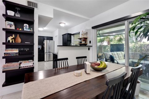 Touwnhouse à louer à South Miami, Floride: 3 chambres, 151.62 m2 № 2377170 - photo 13