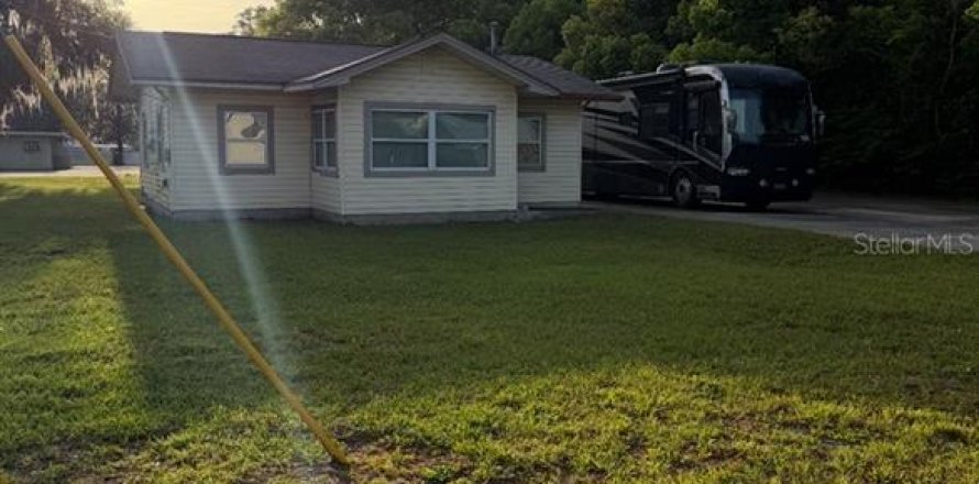 Commercial property in Palatka, Florida 92.44 sq.m. № 2206430