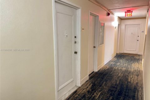 Condo in Aventura, Florida, 1 bedroom  № 2026758 - photo 15