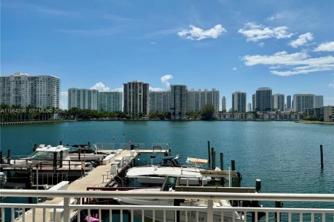Condo in Aventura, Florida, 1 bedroom  № 2026758 - photo 24