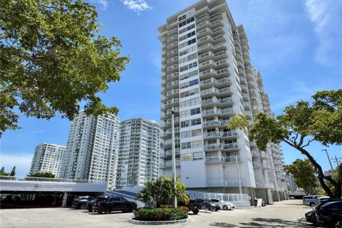 Condo in Aventura, Florida, 1 bedroom  № 2026758 - photo 29