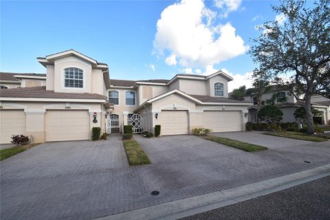 Condo in Sarasota, Florida, 2 bedrooms  № 1615963 - photo 1