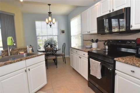 Condo in Sarasota, Florida, 2 bedrooms  № 1615963 - photo 5