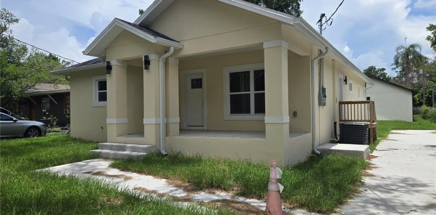 Villa ou maison à Tampa, Floride 4 chambres, 156.35 m2 № 2403001