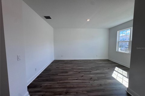 Villa ou maison à louer à Minneola, Floride: 4 chambres, 237.83 m2 № 2429079 - photo 3