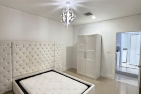 Снять в аренду виллу или дом в Хомстед, Флорида 3 спальни, 126.07м2, № 1975333 - фото 27