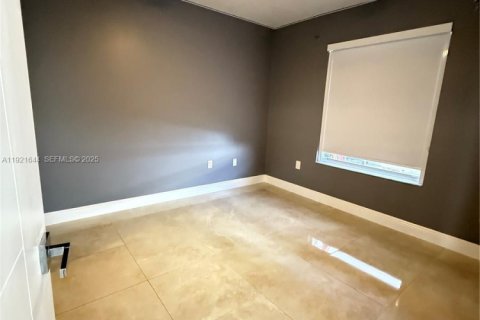 Снять в аренду виллу или дом в Хомстед, Флорида 3 спальни, 126.07м2, № 1975333 - фото 19