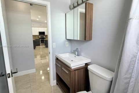 Снять в аренду виллу или дом в Хомстед, Флорида 3 спальни, 126.07м2, № 1975333 - фото 23