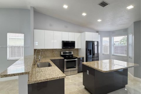 Снять в аренду виллу или дом в Хомстед, Флорида 3 спальни, 126.07м2, № 1975333 - фото 12