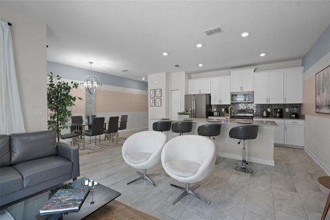 Townhouse in Davenport, Florida 4 bedrooms, 176.7 sq.m. № 1777903 - photo 11