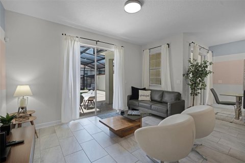 Townhouse in Davenport, Florida 4 bedrooms, 176.7 sq.m. № 1777903 - photo 10