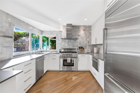 Villa ou maison à louer à Fort Lauderdale, Floride: 4 chambres, 182.92 m2 № 1811586 - photo 14