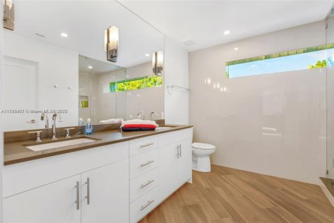 Villa ou maison à louer à Fort Lauderdale, Floride: 4 chambres, 182.92 m2 № 1811586 - photo 18