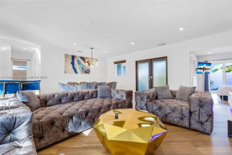 Villa ou maison à louer à Fort Lauderdale, Floride: 4 chambres, 182.92 m2 № 1811586 - photo 11