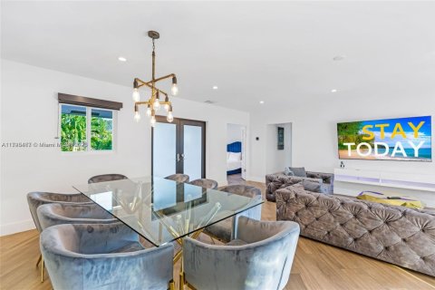 Villa ou maison à louer à Fort Lauderdale, Floride: 4 chambres, 182.92 m2 № 1811586 - photo 10