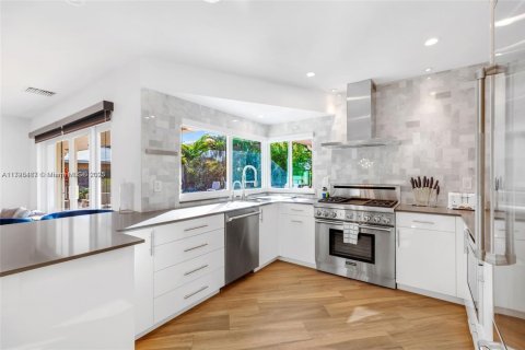 Villa ou maison à louer à Fort Lauderdale, Floride: 4 chambres, 182.92 m2 № 1811586 - photo 13