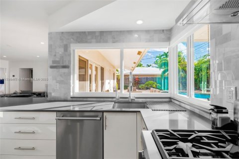 Villa ou maison à louer à Fort Lauderdale, Floride: 4 chambres, 182.92 m2 № 1811586 - photo 15