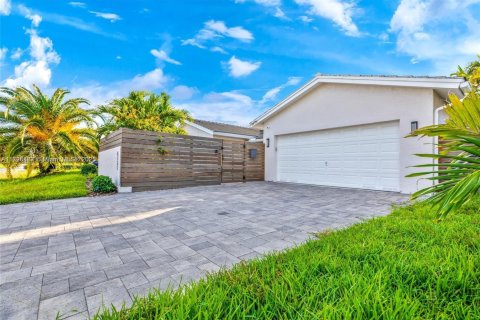 Villa ou maison à louer à Fort Lauderdale, Floride: 4 chambres, 182.92 m2 № 1811586 - photo 7