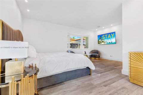 Villa ou maison à louer à Fort Lauderdale, Floride: 4 chambres, 182.92 m2 № 1811586 - photo 17