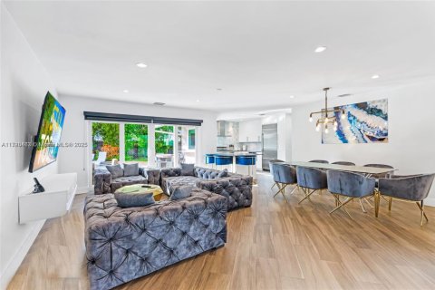 Villa ou maison à louer à Fort Lauderdale, Floride: 4 chambres, 182.92 m2 № 1811586 - photo 8