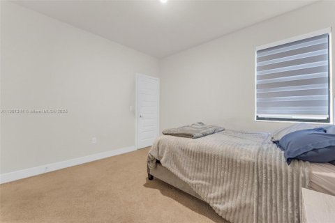 House in Miami Lakes, Florida 5 bedrooms, 283.35 sq.m. № 2017125 - photo 28