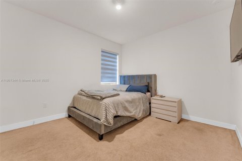 House in Miami Lakes, Florida 5 bedrooms, 283.35 sq.m. № 2017125 - photo 27