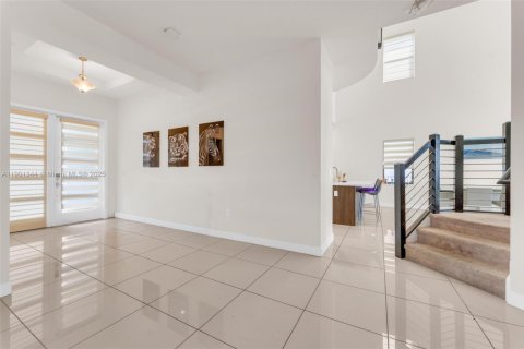 House in Miami Lakes, Florida 5 bedrooms, 283.35 sq.m. № 2017125 - photo 30