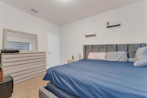 House in Miami Lakes, Florida 5 bedrooms, 283.35 sq.m. № 2017125 - photo 18