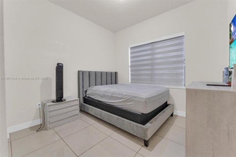 House in Miami Lakes, Florida 5 bedrooms, 283.35 sq.m. № 2017125 - photo 29