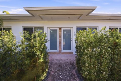 Купить коммерческую недвижимость в Майами-Бич, Флорида № 2032350 - фото 26