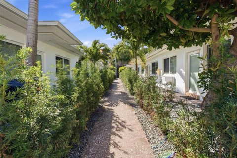 Купить коммерческую недвижимость в Майами-Бич, Флорида № 2032350 - фото 2