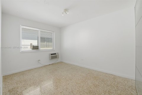 Купить коммерческую недвижимость в Майами-Бич, Флорида № 2032350 - фото 11