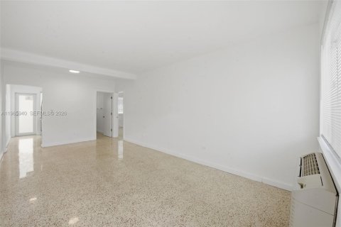 Купить коммерческую недвижимость в Майами-Бич, Флорида № 2032350 - фото 8