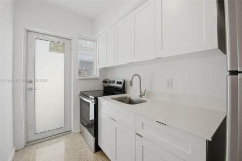 Купить коммерческую недвижимость в Майами-Бич, Флорида № 2032350 - фото 13