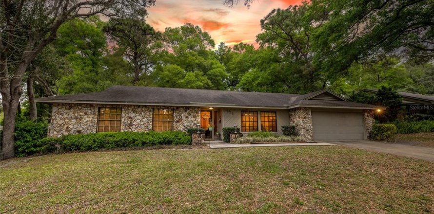 Villa ou maison à DeLand, Floride 3 chambres, 160.91 m2 № 1586064